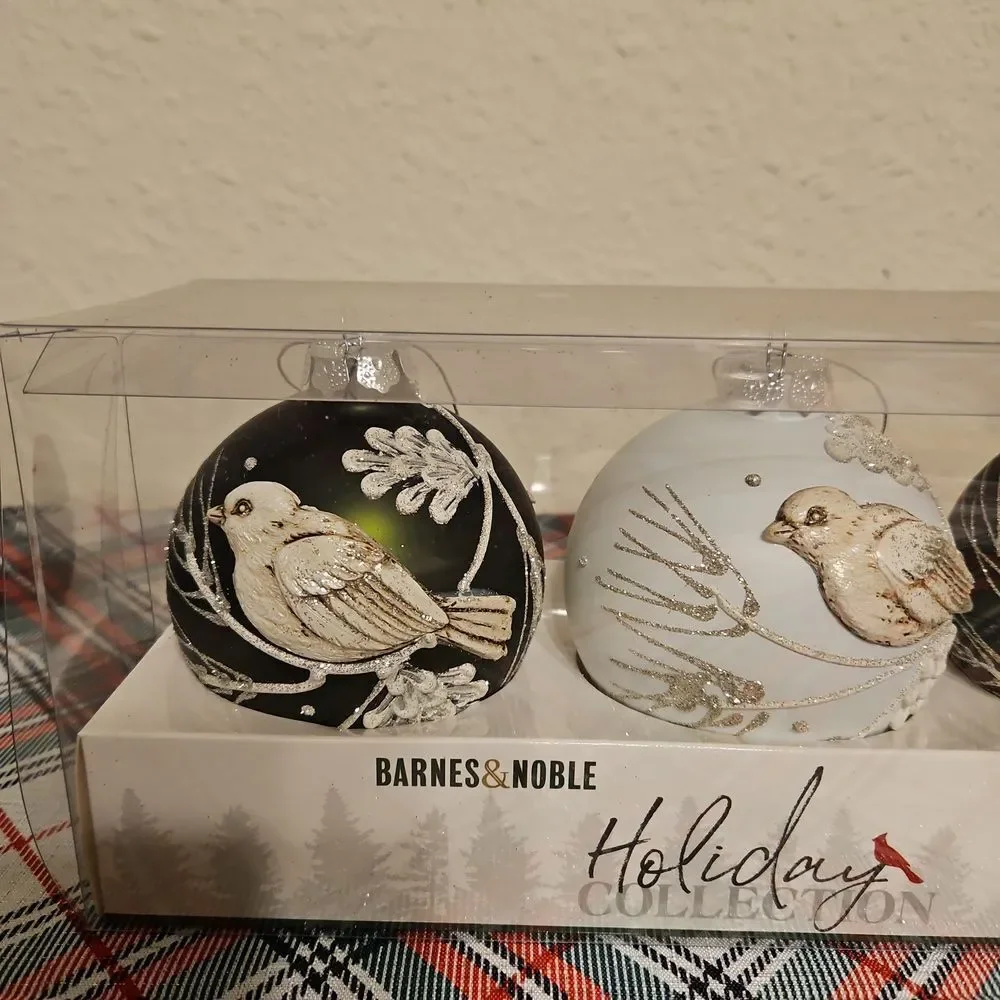 Barnes & Noble Cardinal Ornament Holiday Collection Set